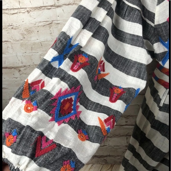 Embroidered tunic - Picture 9 of 10